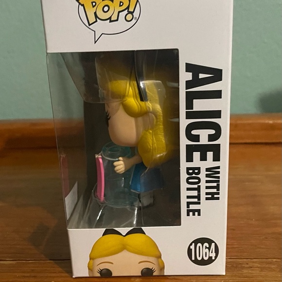 Alice in wonderland Funko pop #1064 - Picture 2 of 6